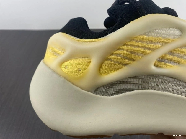 Mono HP5425 V3 700 Safflower Adidas Yeezy 1203